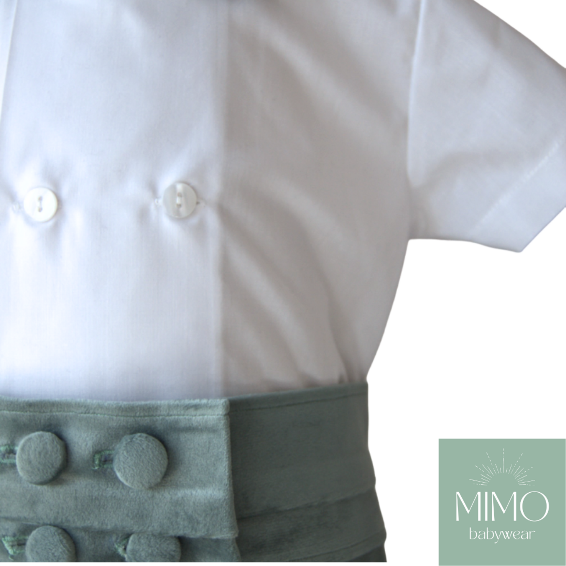 Conjunto de camisa cruzada, pantalón corto y fajín. - 2